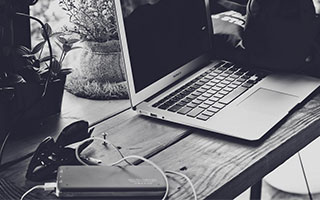 约基奇赛后那个“无奈”的表情，是对裁判争议的无声抗议。